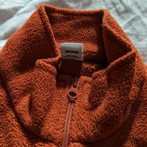 Lucy & Yak Cosy Cropped Fleece Pullover in Rust/Burnt Orange (Medium) - Picture 3 of 5